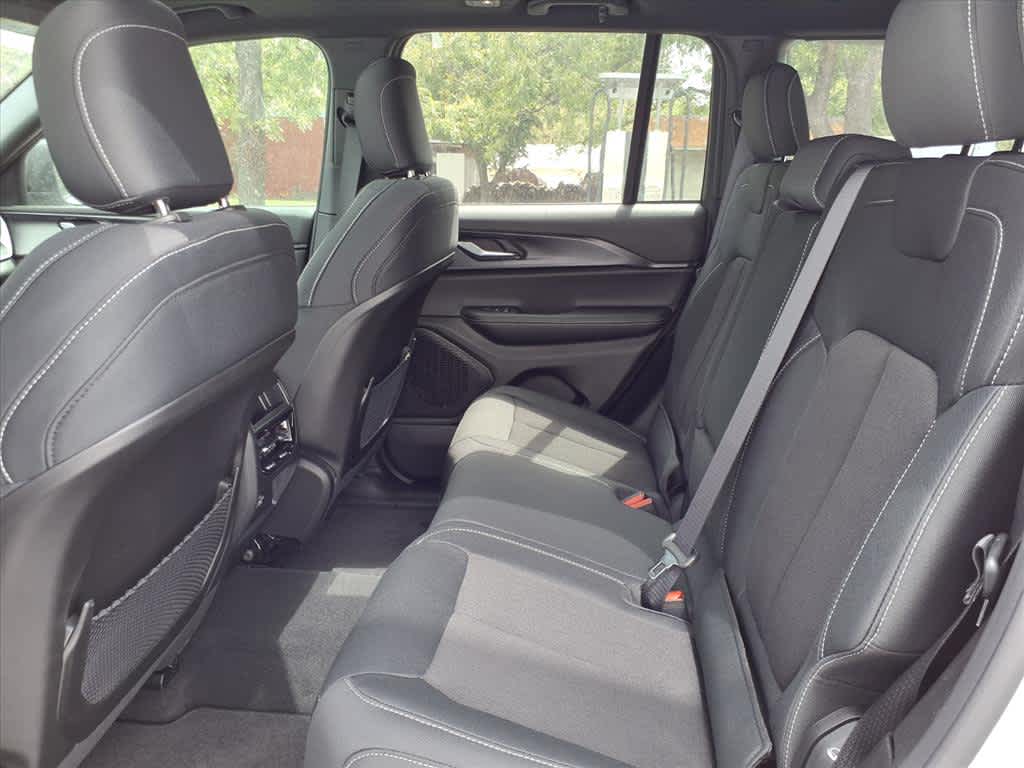 2025 Jeep Grand Cherokee GRAND CHEROKEE LAREDO X 4X2