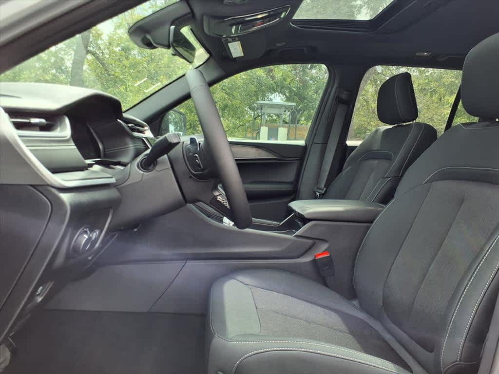 2025 Jeep Grand Cherokee GRAND CHEROKEE LAREDO X 4X2