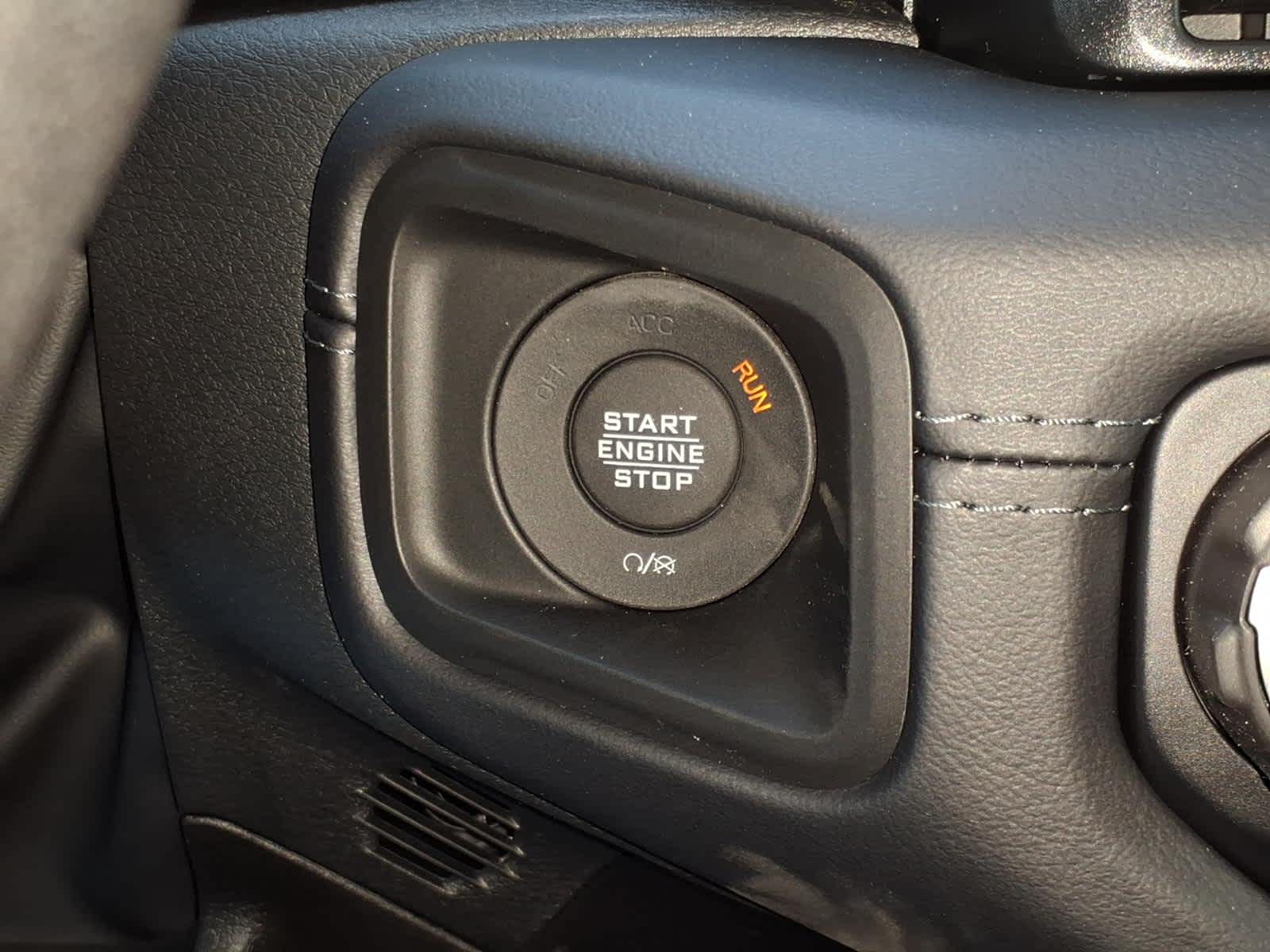 2026 Jeep Gladiator GLADIATOR SHADOW OPS 4X4