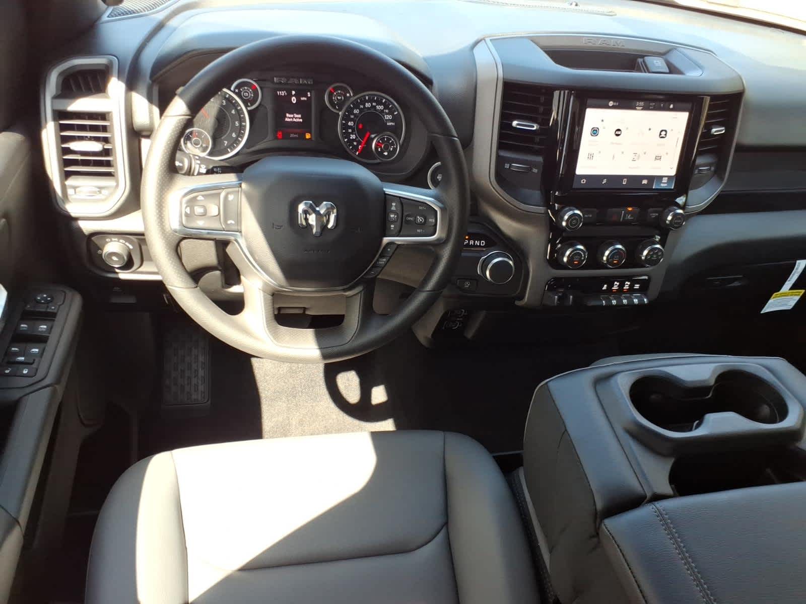 2026 RAM 1500 RAM 1500 TRADESMAN QUAD CAB 4X2 6'4' BOX