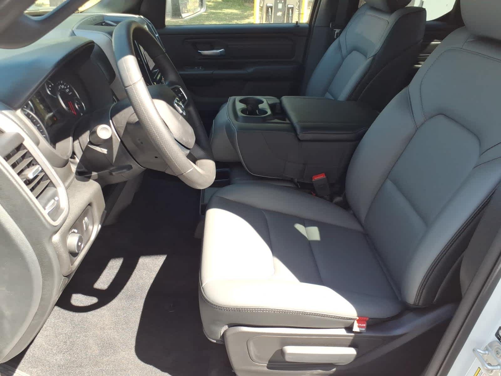 2026 RAM 1500 RAM 1500 TRADESMAN QUAD CAB 4X2 6'4' BOX