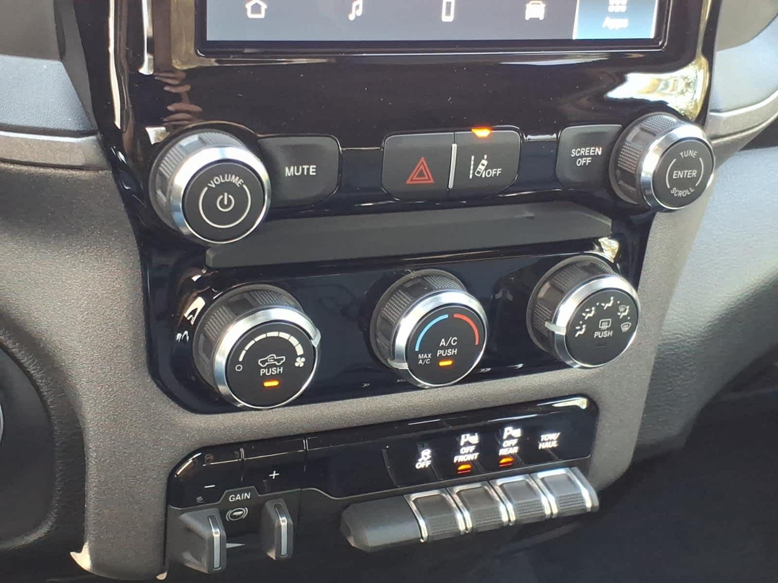 2026 RAM 1500 RAM 1500 TRADESMAN QUAD CAB 4X2 6'4' BOX