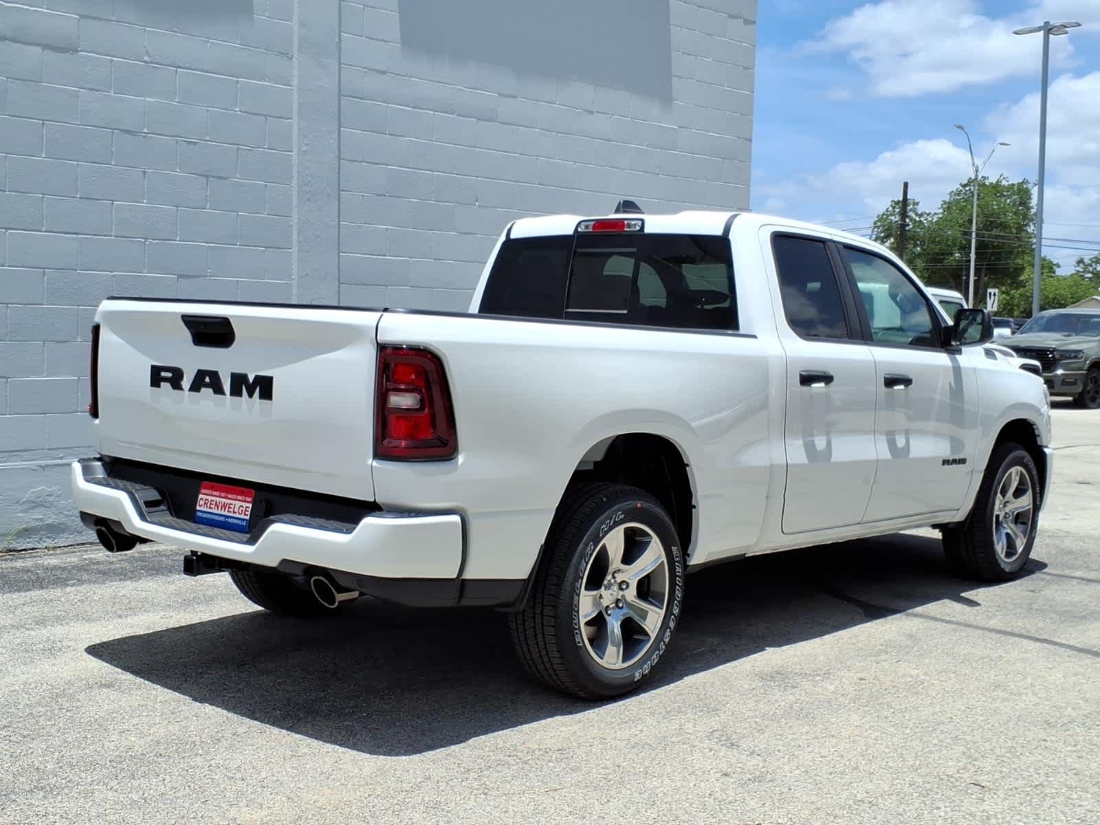 2026 RAM Ram 1500 RAM 1500 EXPRESS QUAD CAB 4X2 6'4' BOX
