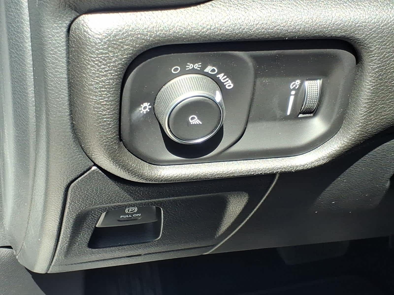 2026 RAM 1500 RAM 1500 TRADESMAN QUAD CAB 4X4 6'4' BOX