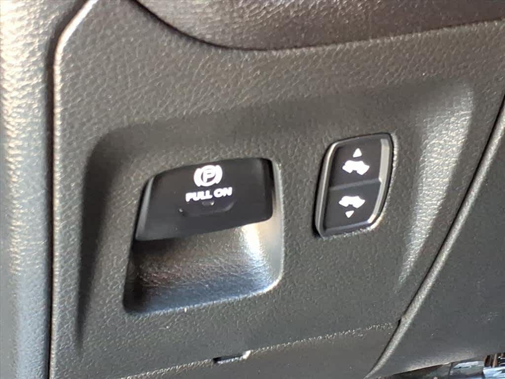 2023 RAM 1500 Laramie Crew Cab 4x4 5'7' Box