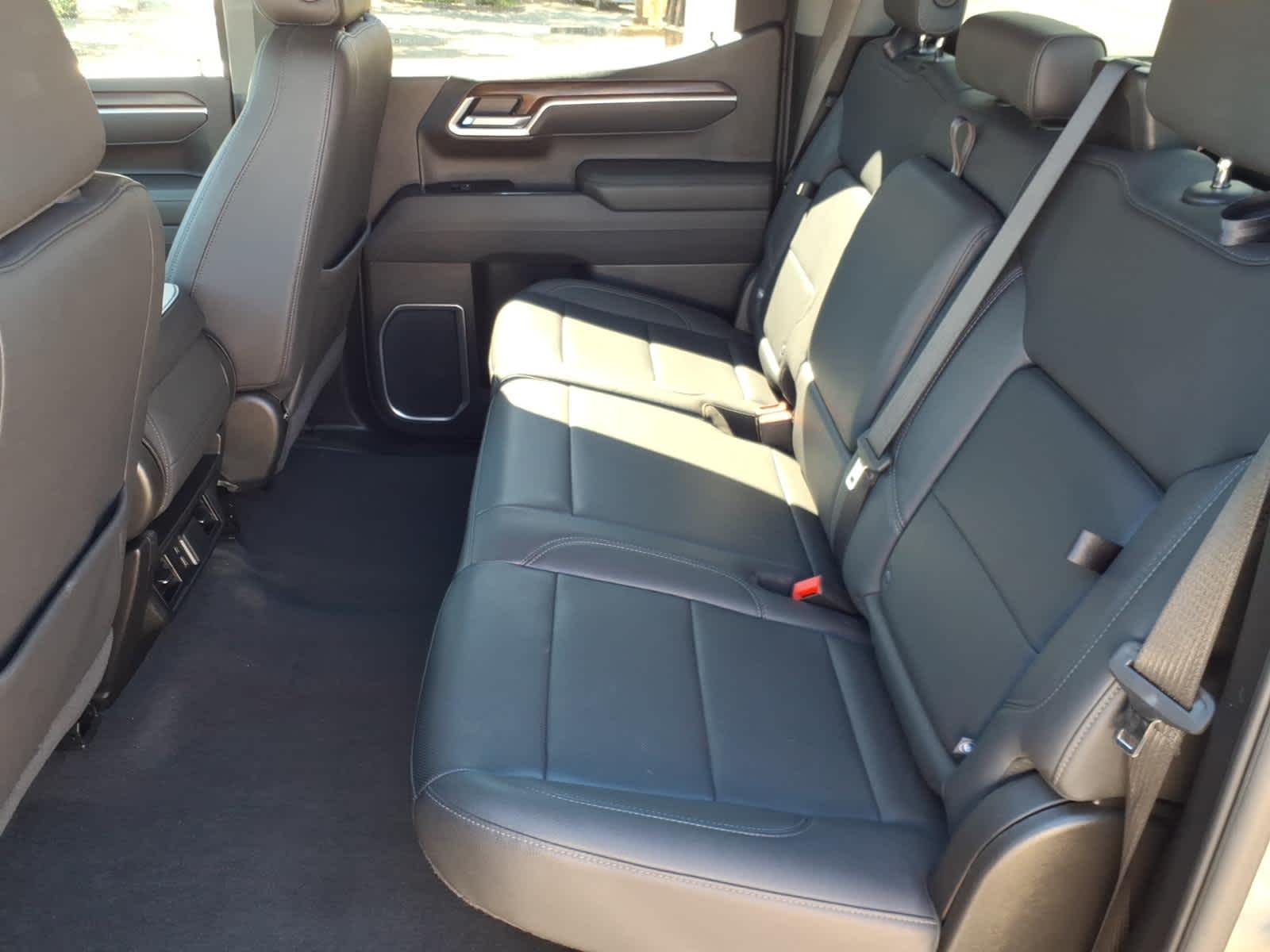 2025 GMC Sierra 1500 4WD Crew Cab Short Box SLT
