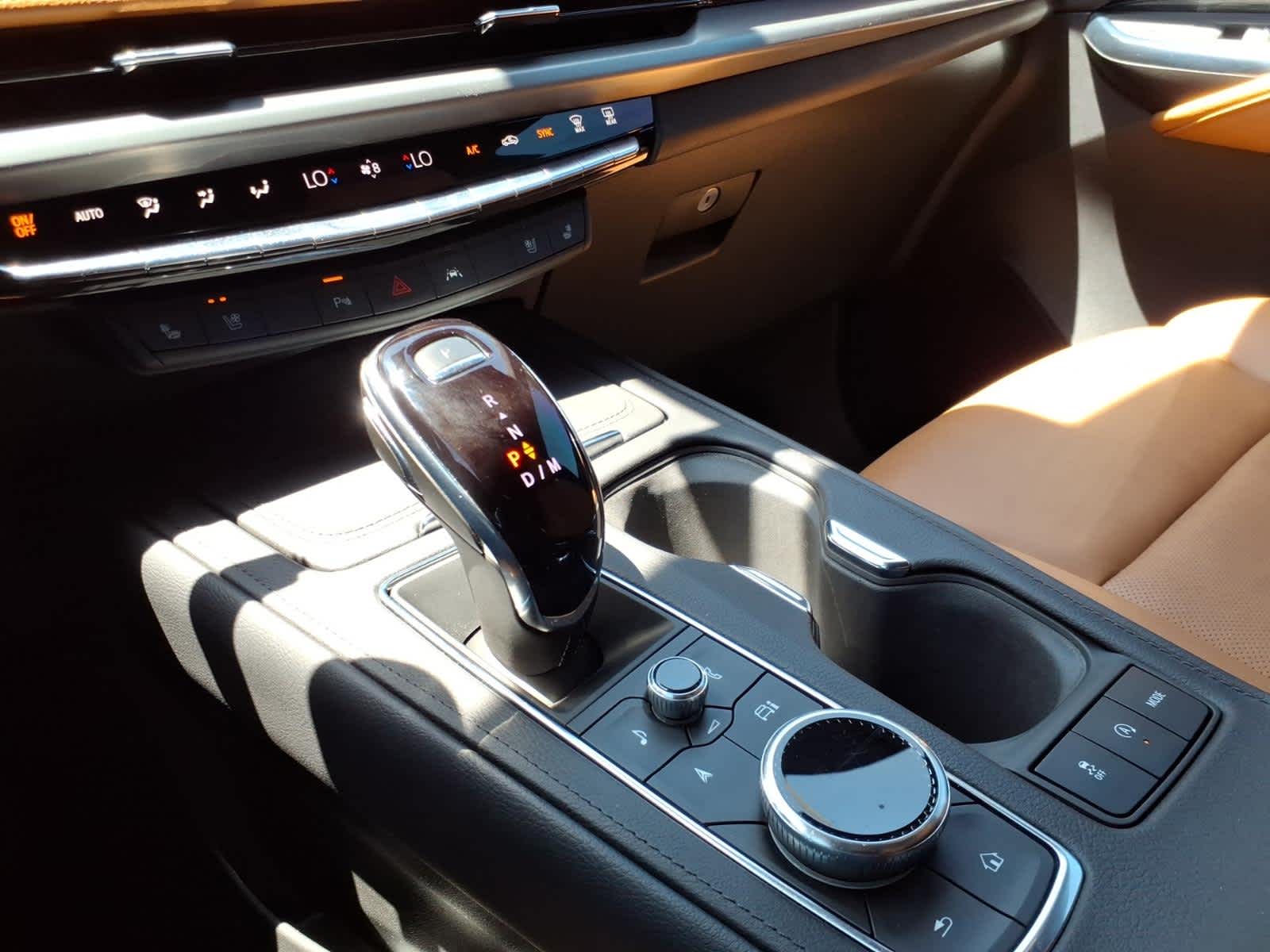 2024 Cadillac XT4 FWD Premium Luxury