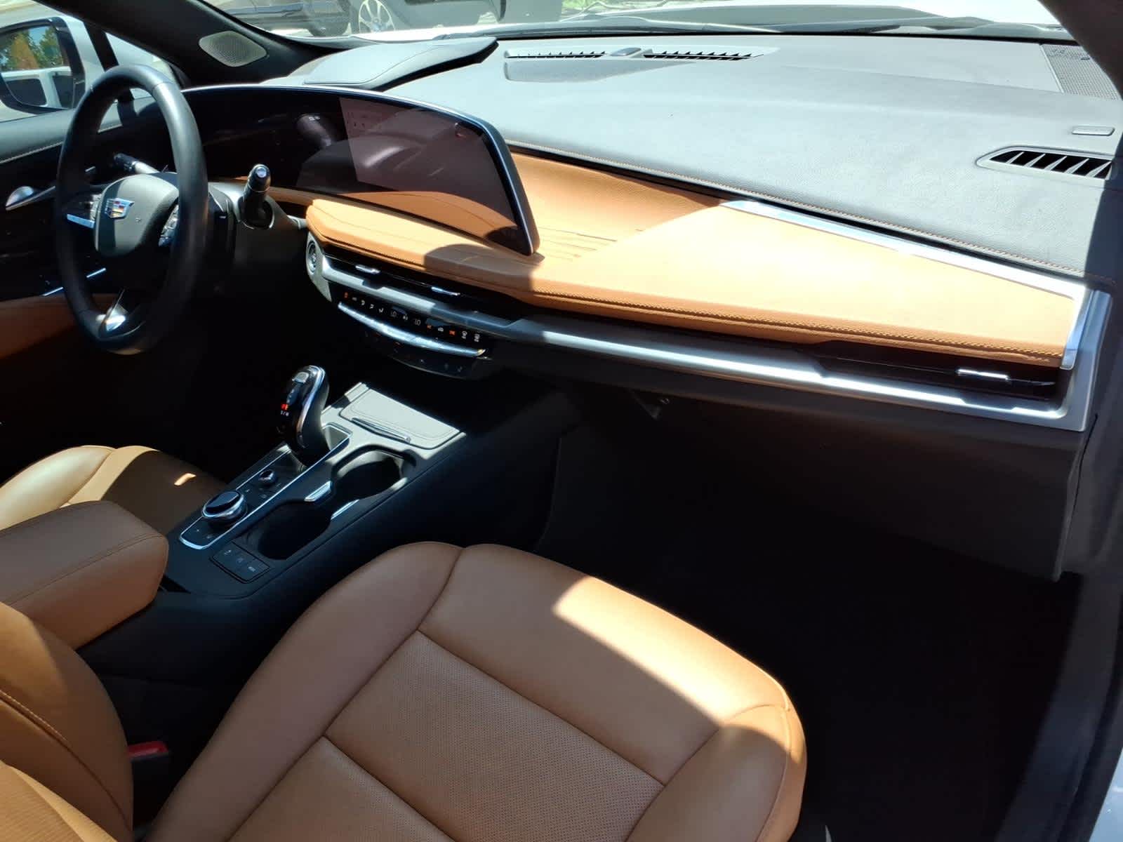 2024 Cadillac XT4 FWD Premium Luxury