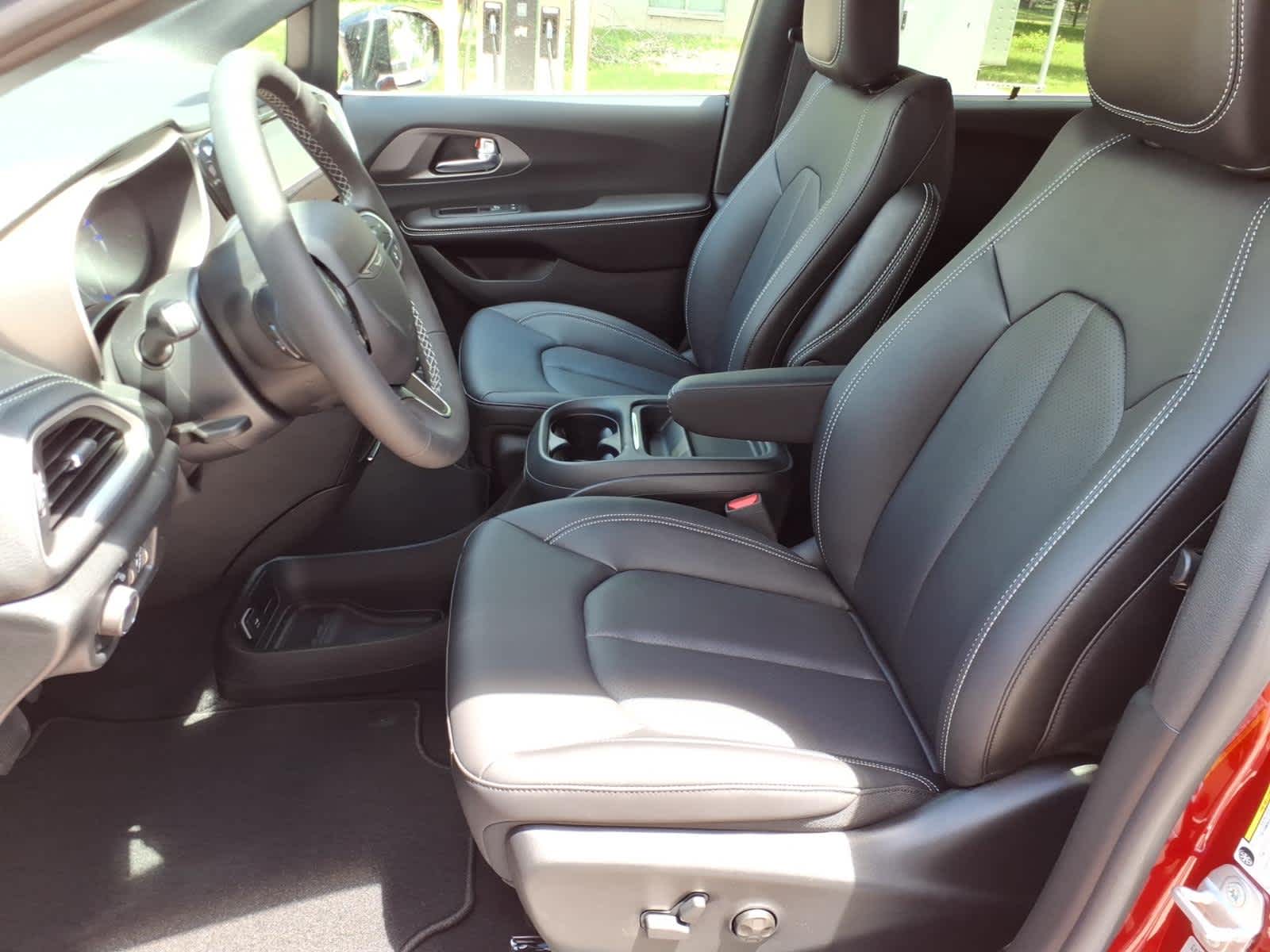 2027 Chrysler Pacifica PACIFICA SELECT