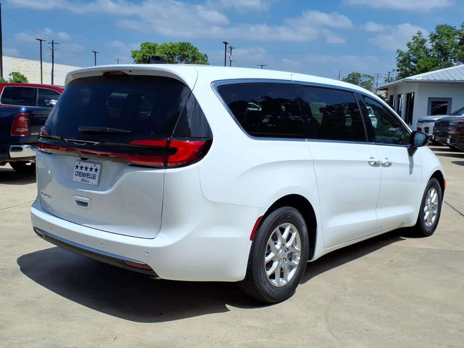 2027 Chrysler Pacifica PACIFICA SELECT