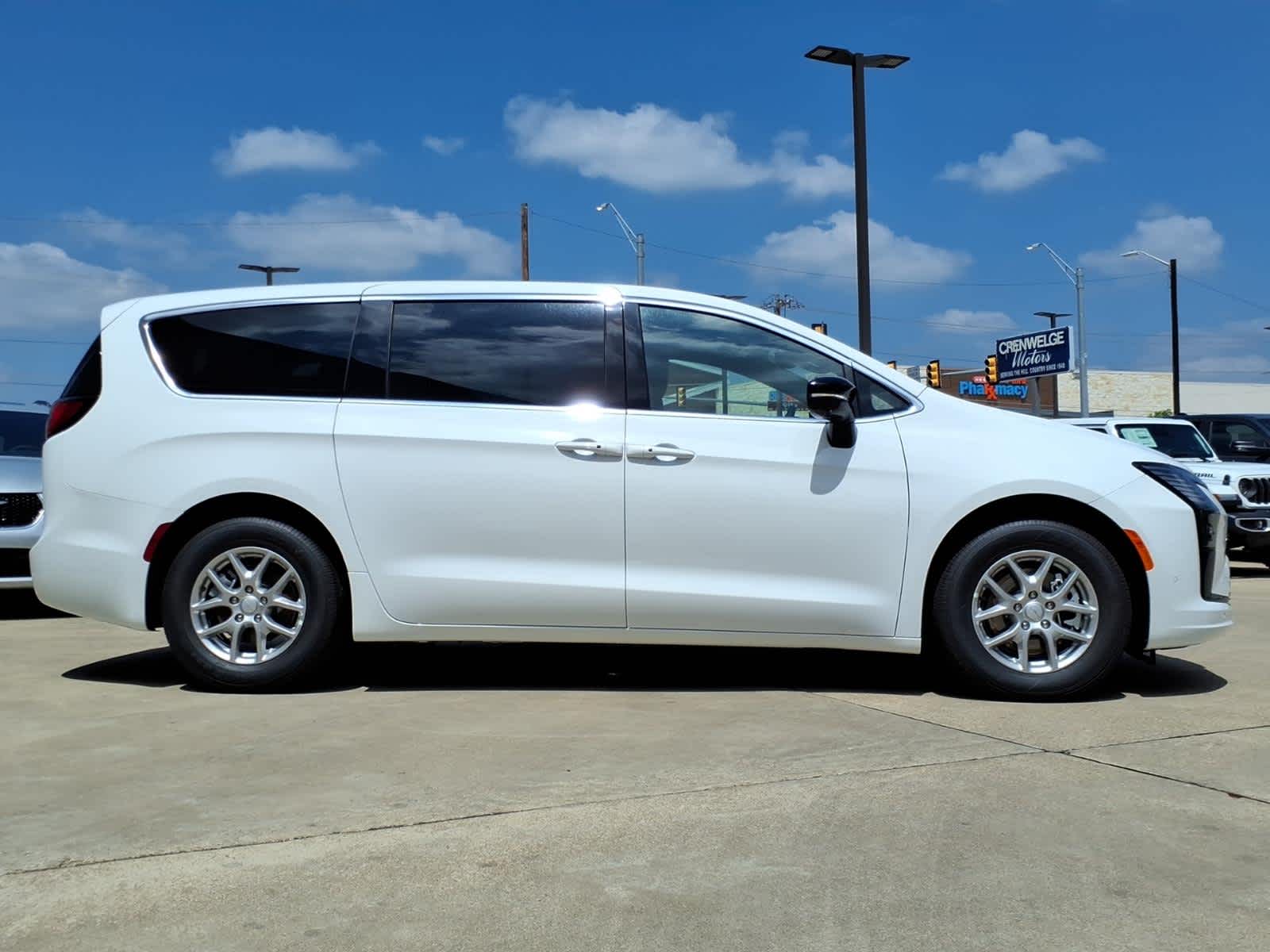2027 Chrysler Pacifica PACIFICA SELECT