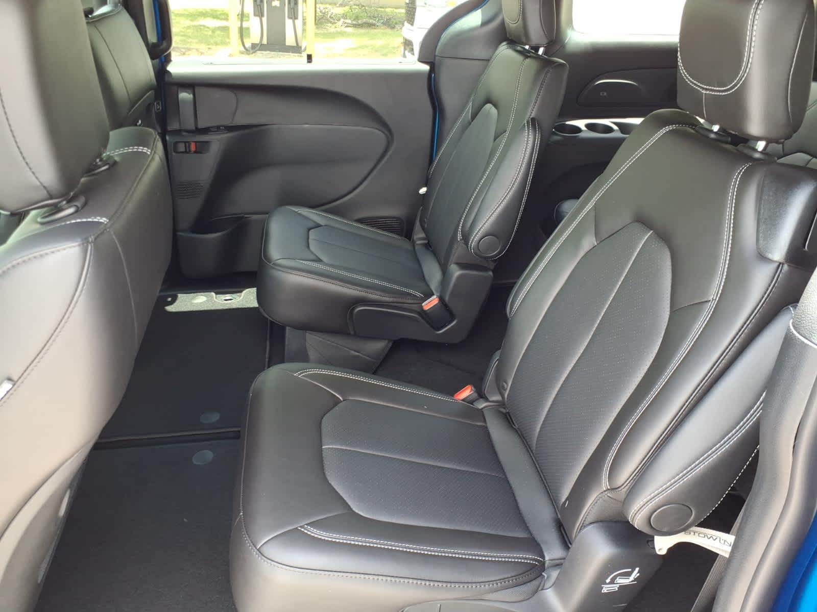 2027 Chrysler Pacifica PACIFICA SELECT