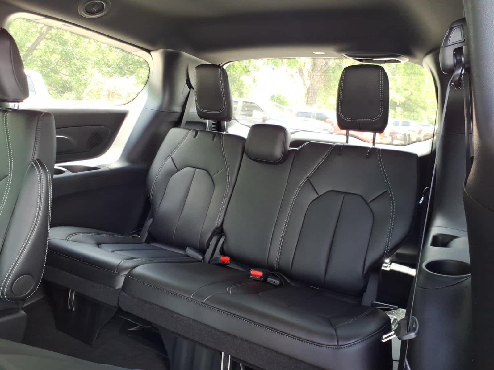 2027 Chrysler Pacifica PACIFICA SELECT
