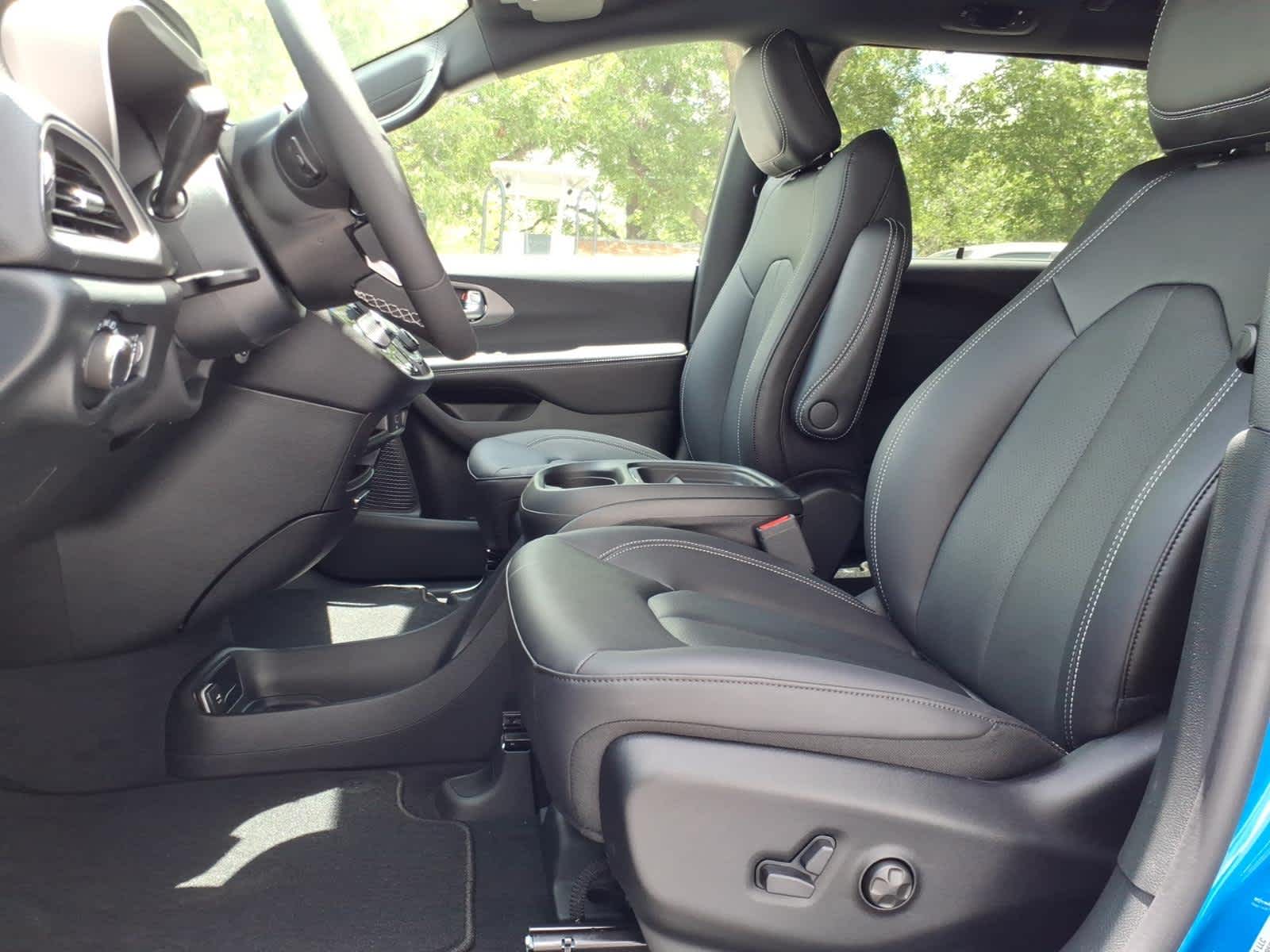 2027 Chrysler Pacifica PACIFICA SELECT
