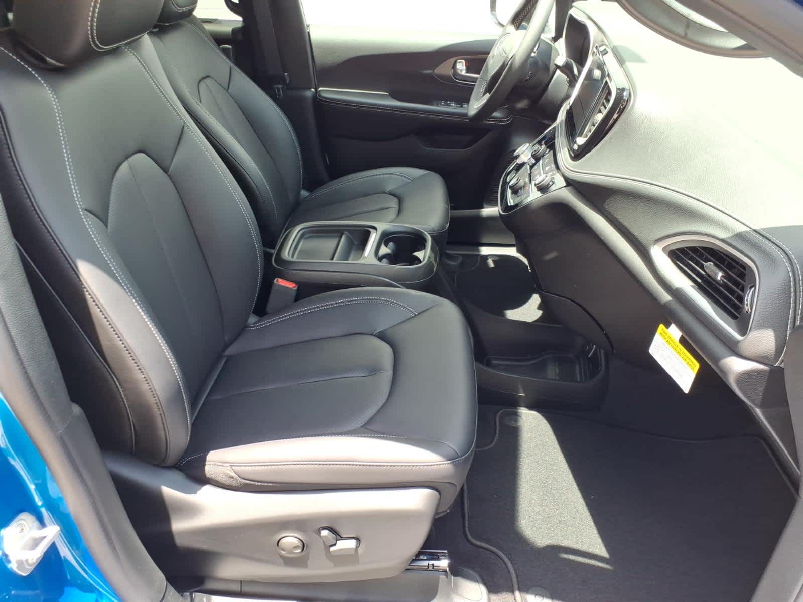2027 Chrysler Pacifica PACIFICA SELECT