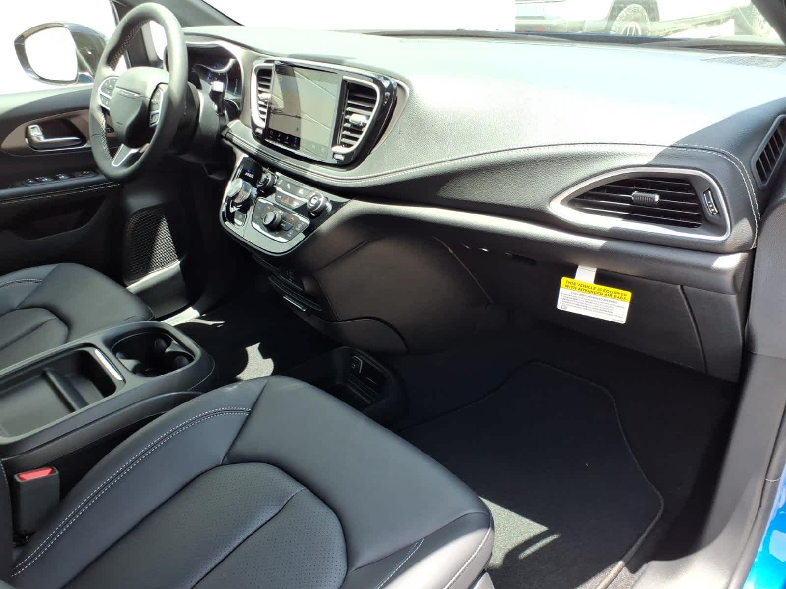 2027 Chrysler Pacifica PACIFICA SELECT