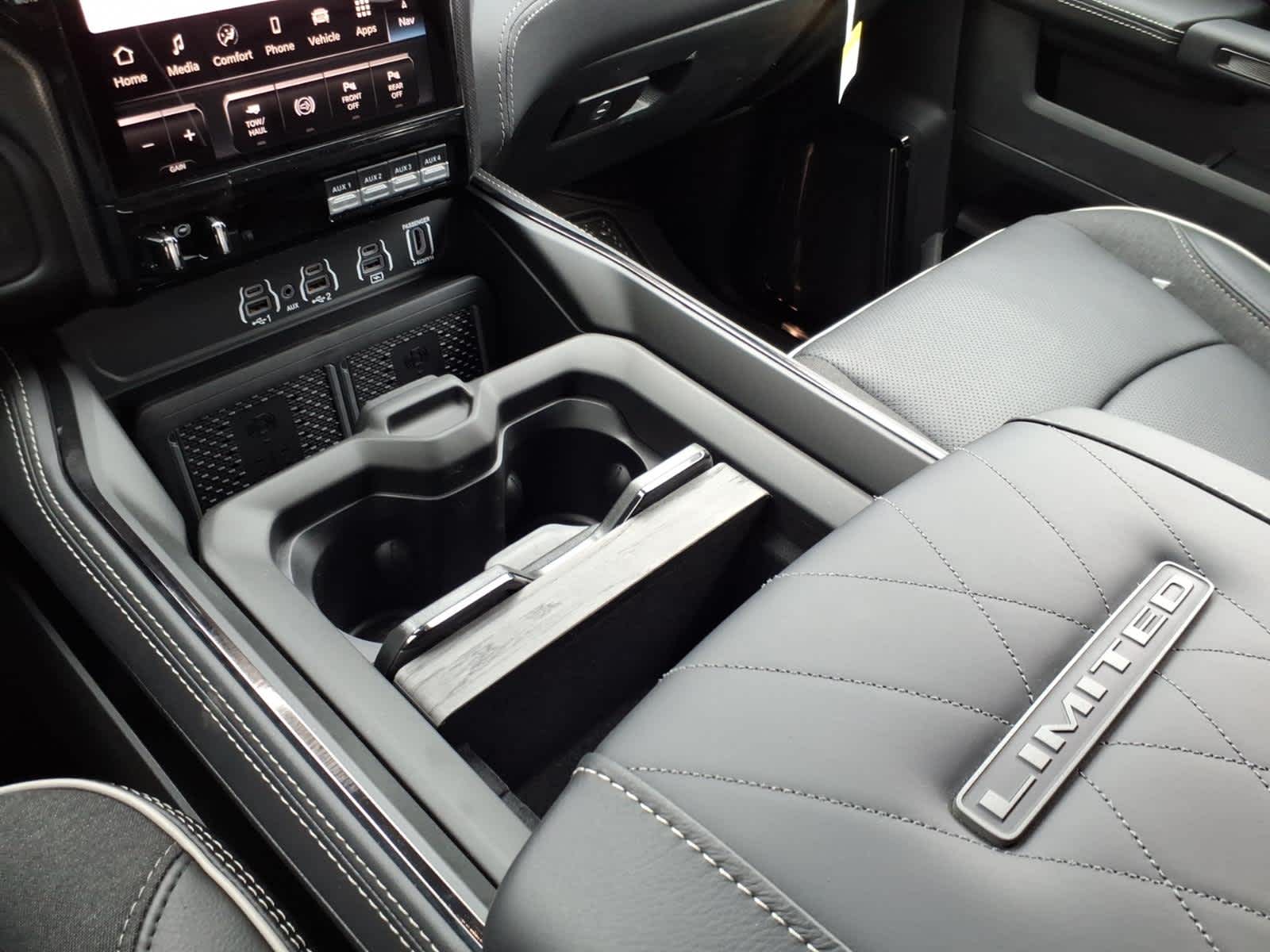 2026 RAM Ram 3500 RAM 3500 LIMITED MEGA CAB 4X4 6'4' BOX