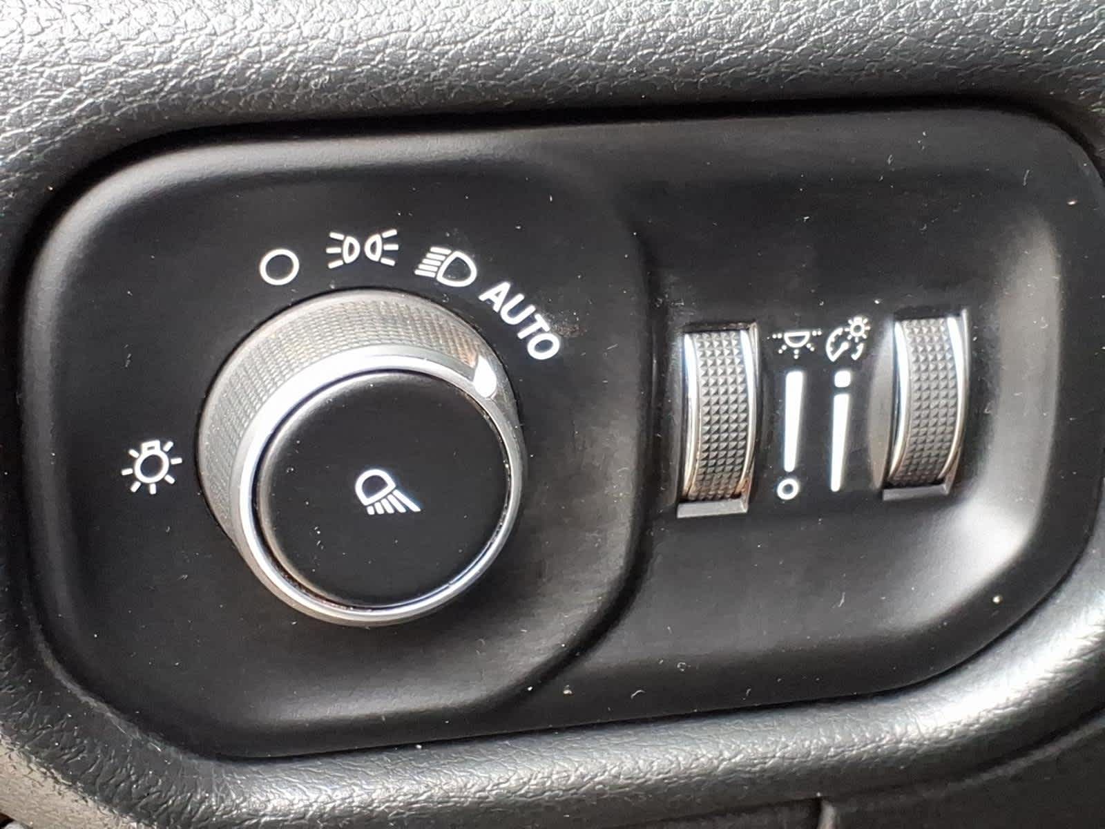 2020 RAM 2500 Tradesman Crew Cab 4X4 6'4' Box