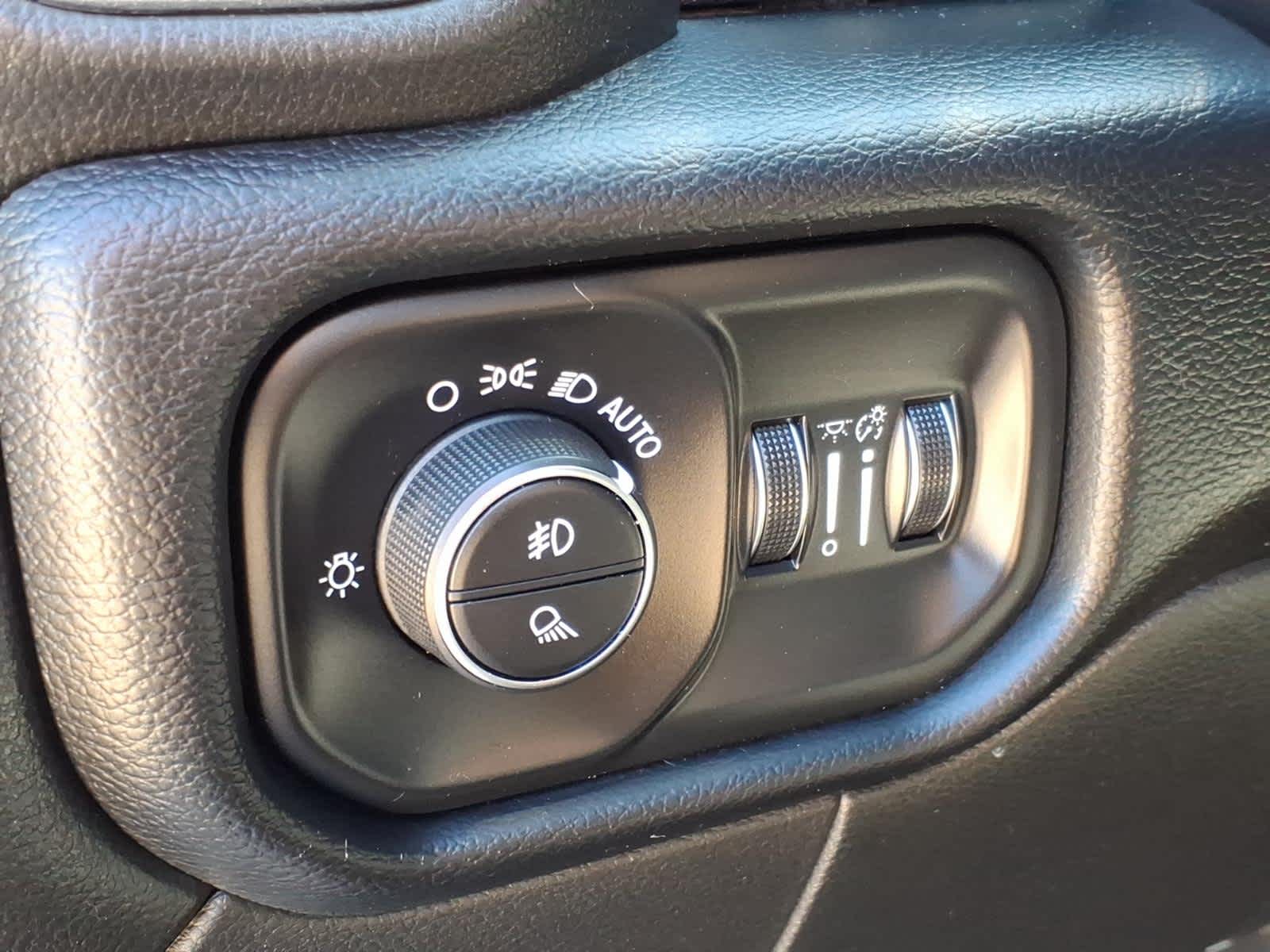2020 RAM 2500 Laramie Crew Cab 4x4 8' Box