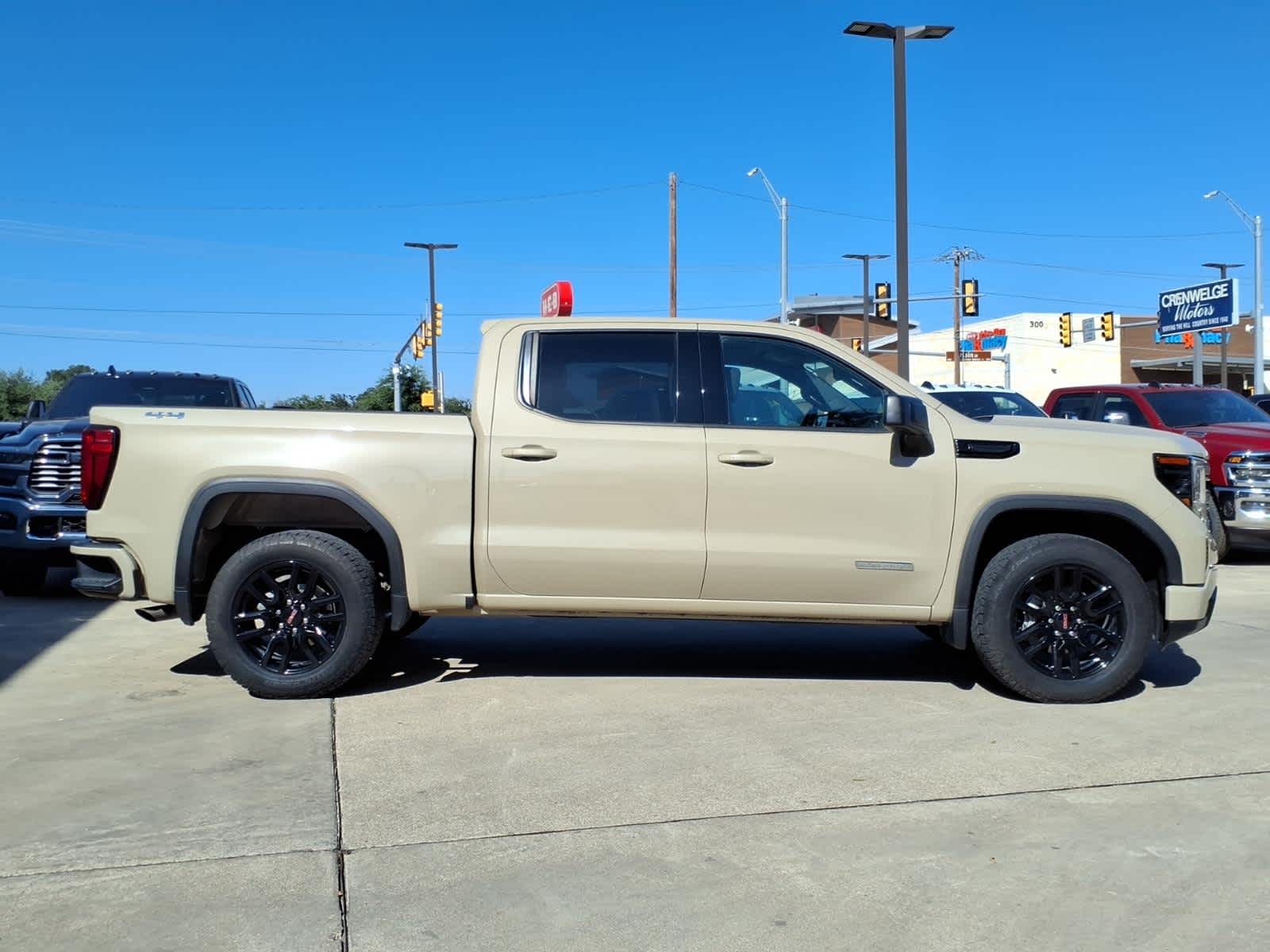 2022 GMC Sierra 1500 4WD Crew Cab Short Box Elevation