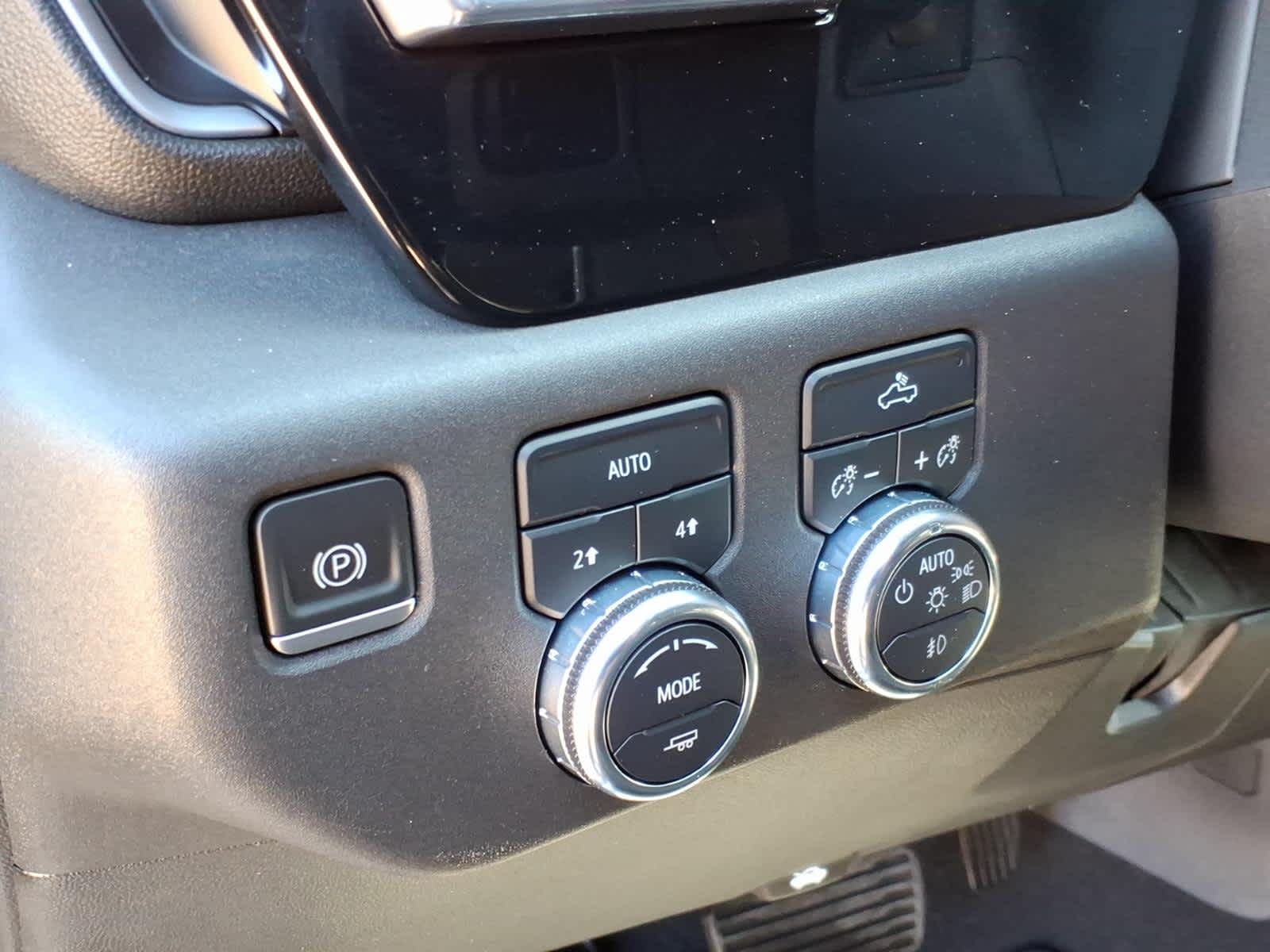 2022 GMC Sierra 1500 4WD Crew Cab Short Box Elevation