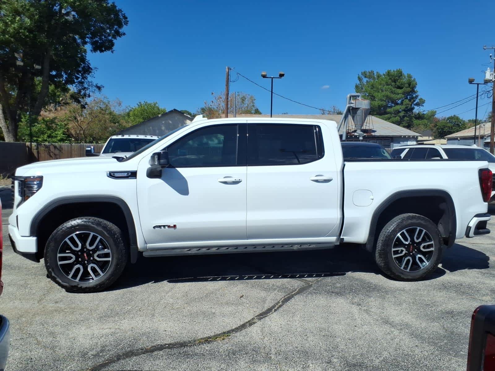 2025 GMC Sierra 1500 4WD Crew Cab Short Box AT4