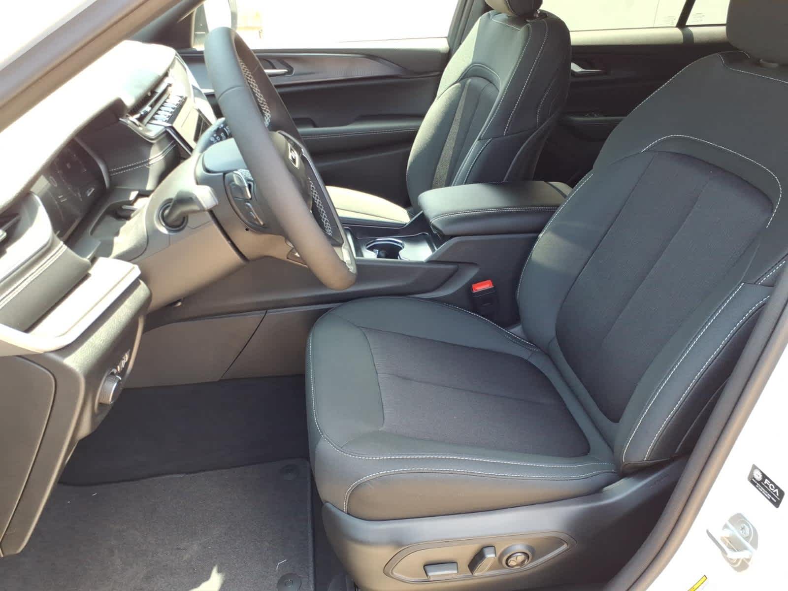 2026 Jeep Grand Cherokee GRAND CHEROKEE LAREDO 4X4