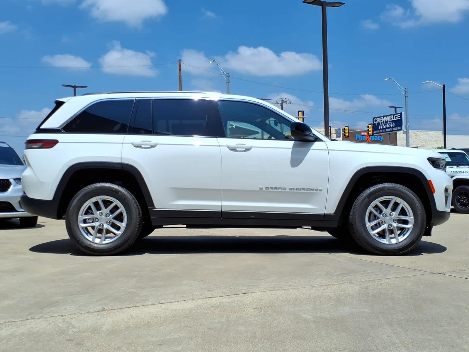 2026 Jeep Grand Cherokee GRAND CHEROKEE LAREDO 4X4