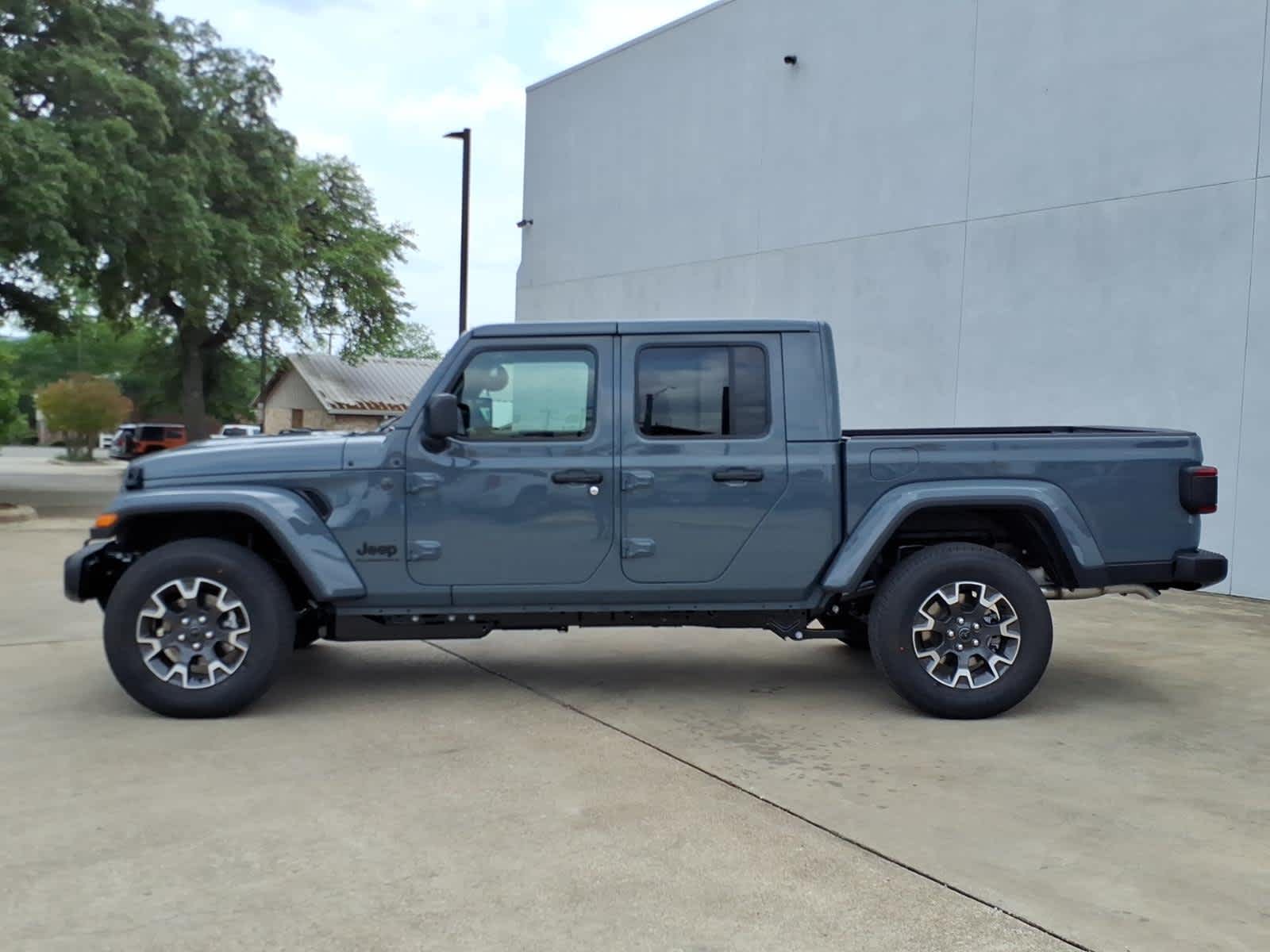 2026 Jeep Gladiator GLADIATOR SAHARA 4X4