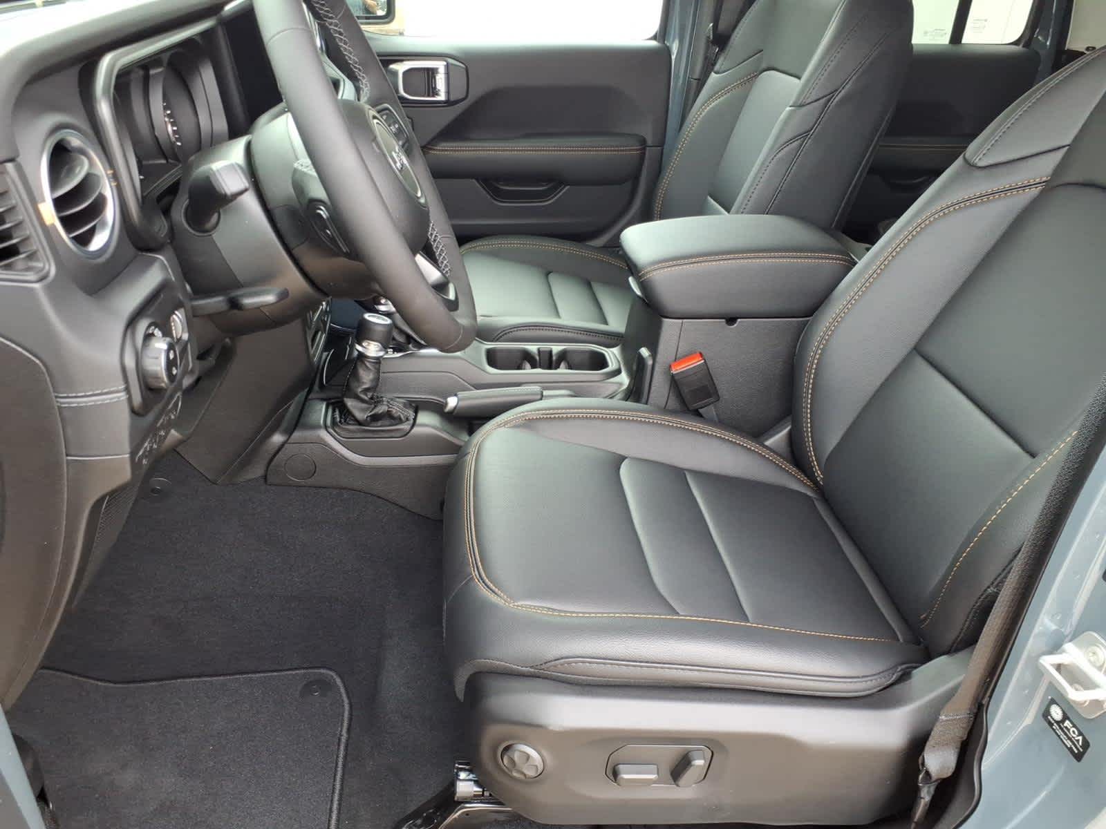 2026 Jeep Gladiator GLADIATOR SAHARA 4X4