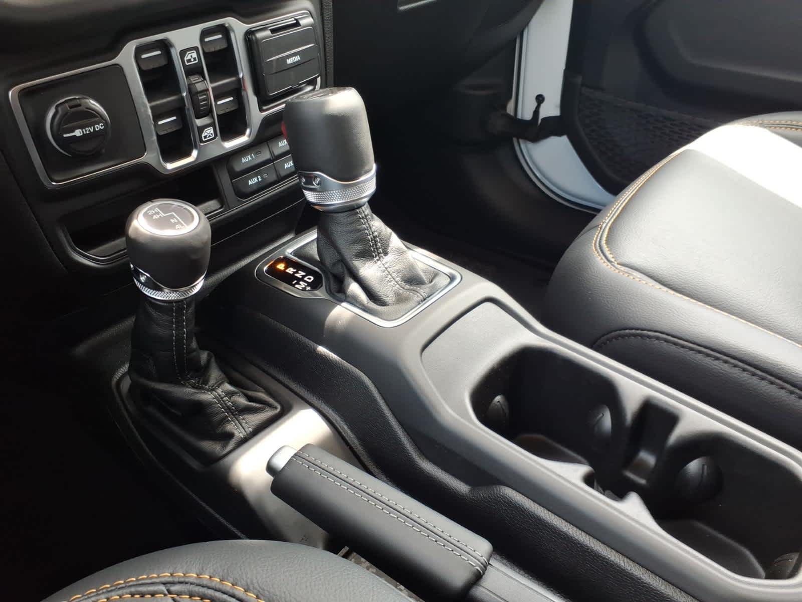 2026 Jeep Gladiator GLADIATOR SAHARA 4X4