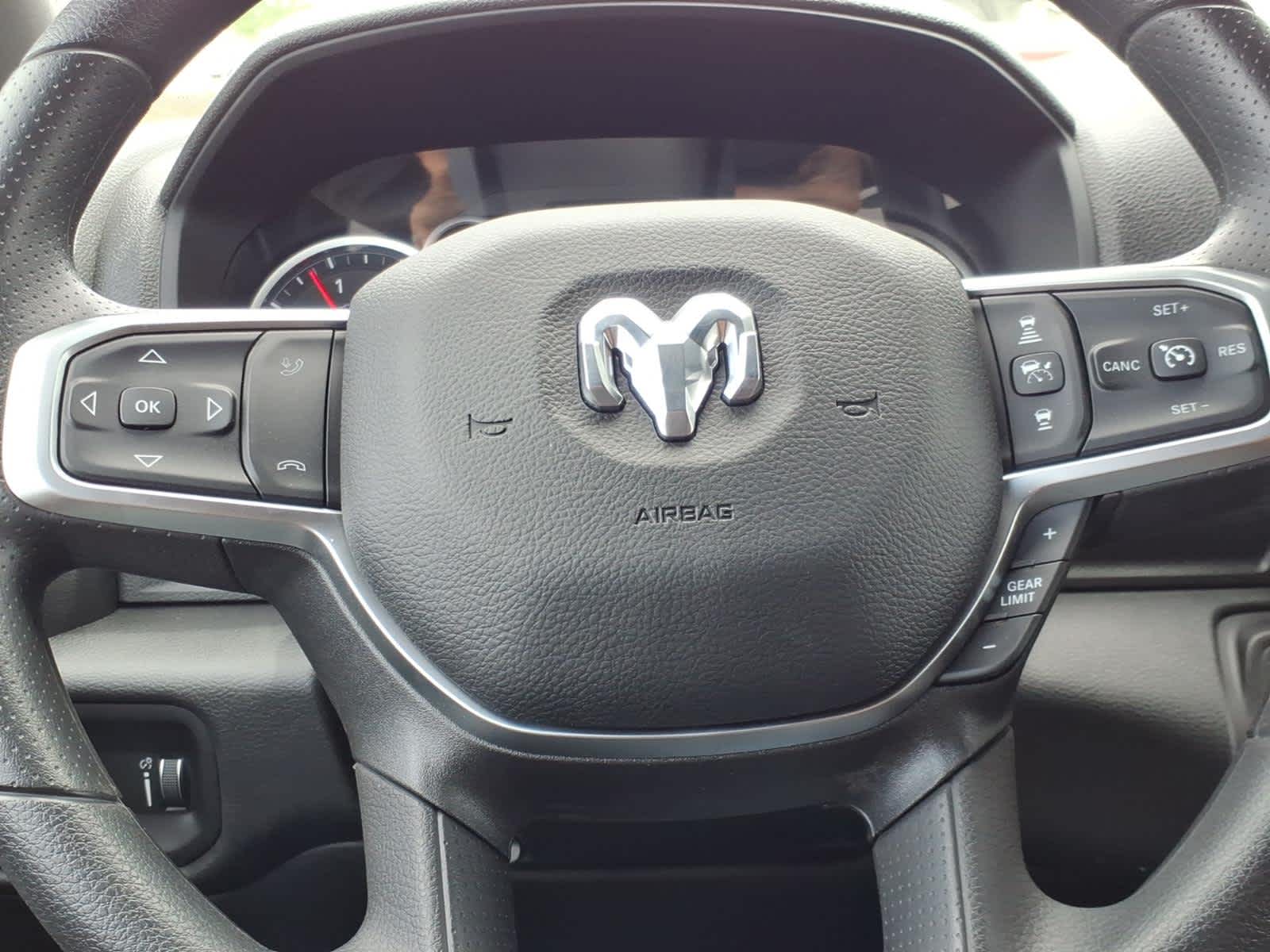 2026 RAM Ram 2500 RAM 2500 BLACK EXPRESS CREW CAB 4X4 6'4' BOX